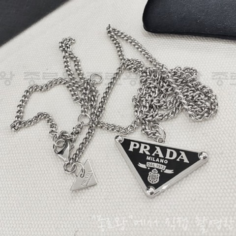 PRADA 프라다 삼각로고 체인 목걸이