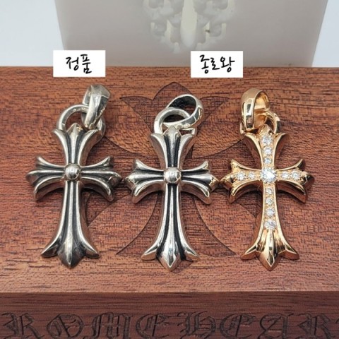 Chrome Hearts 크롬하츠 크로스 위드베일 팬던트 22K골드 (모이사나이트셋팅) / 정품 1:1 비교